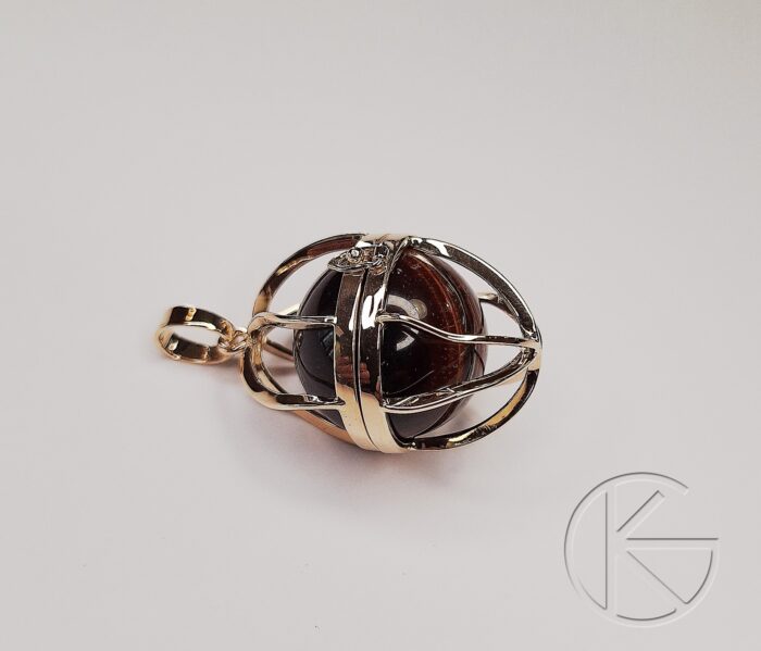 Kullast ripats kiviga