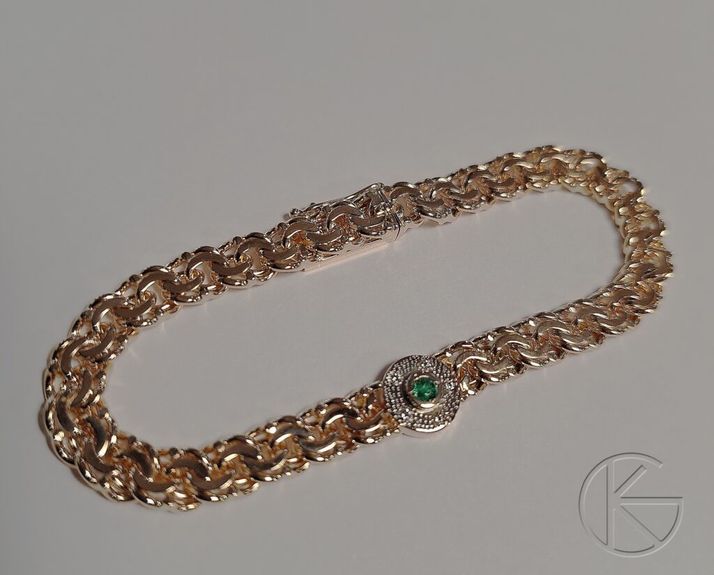 Kullast käekett smaragdi ja briljantidega