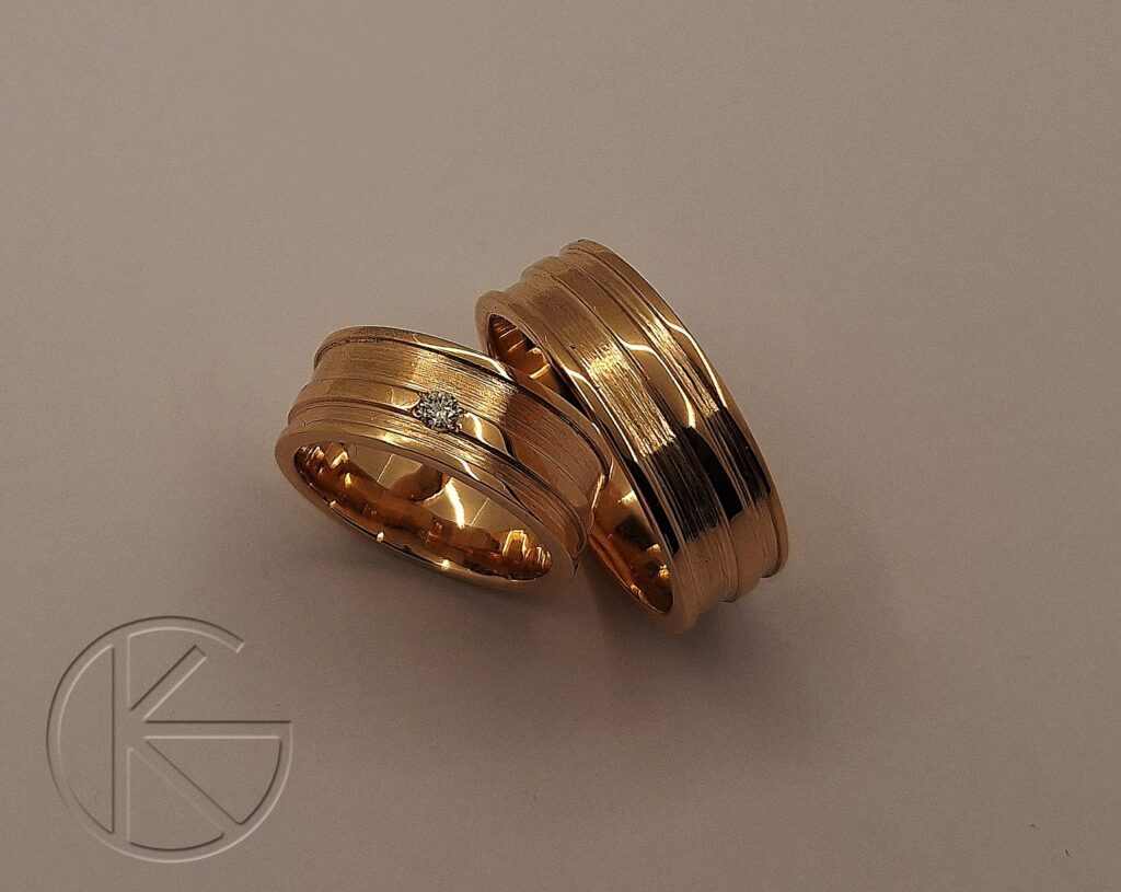 Abielusõrmused briljandiga