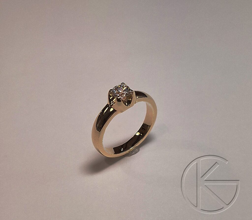 Kullast sõrmus briljandiga 0.8ct
