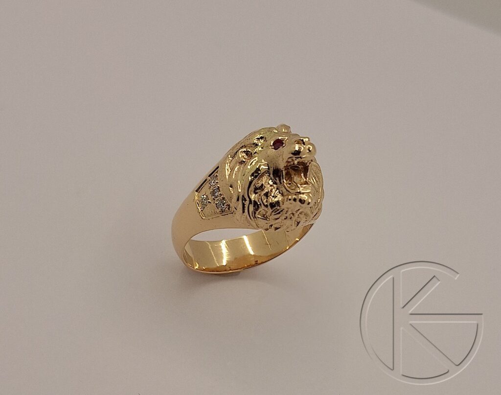 Kullast klotser rubiinide ja briljantidega