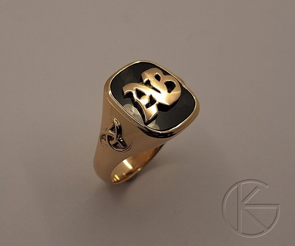 Kullast klotser oonüksiga