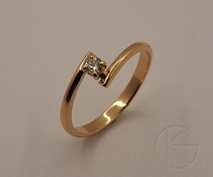 Kullast sõrmus briljandiga 0,13ct