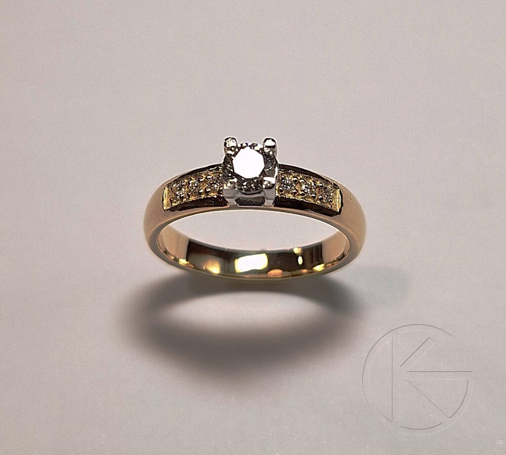 Kullast sõrmus briljantidega 0,28ct