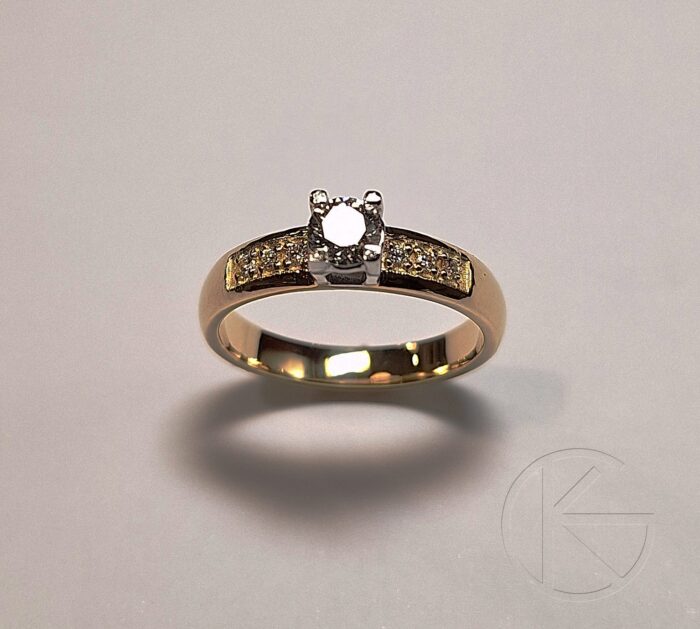 Kullast sõrmus briljantidega 0,28ct