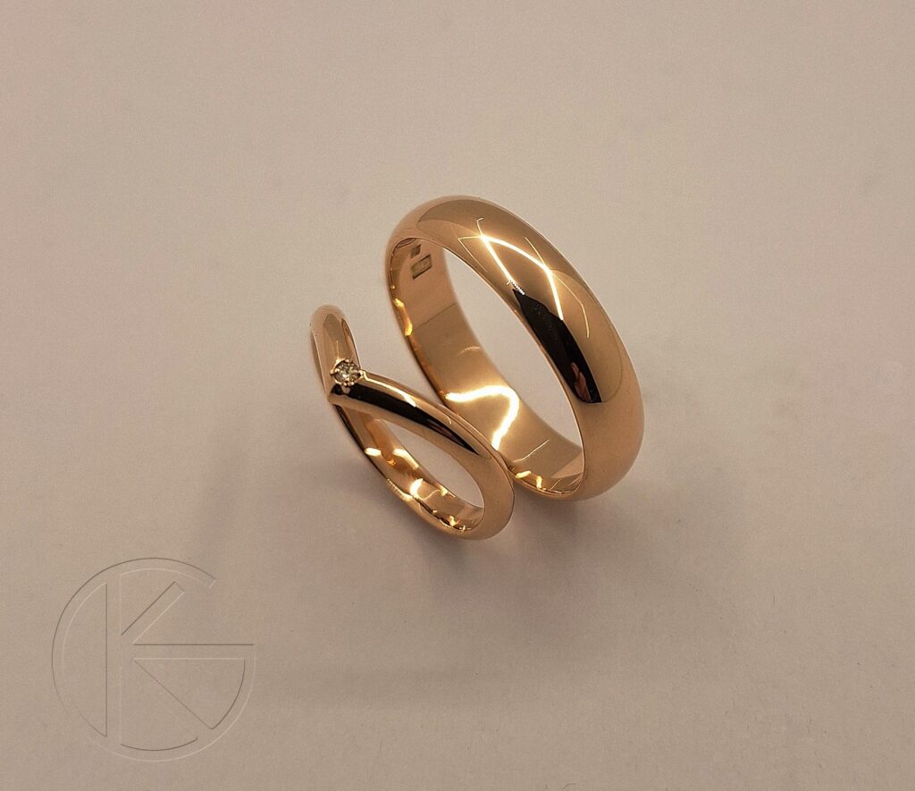 Kullast abielusõrmused teemantiga