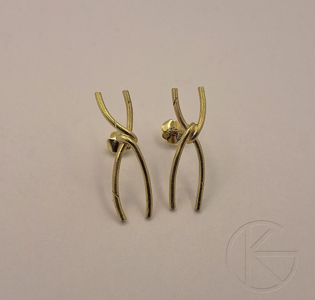 Kullast kõrvarõngad