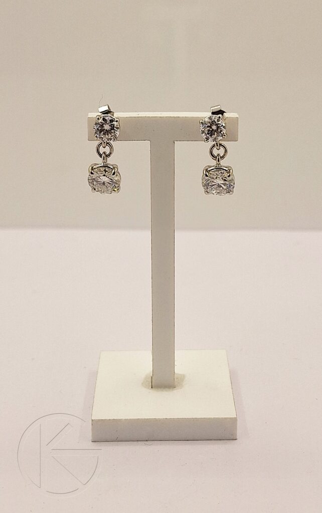 Kullast kõrvarõngad laboratoorsete teemanditega 2,73ct