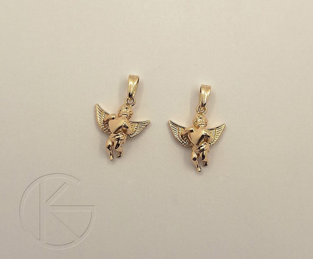 Kullast ripatsid inglid