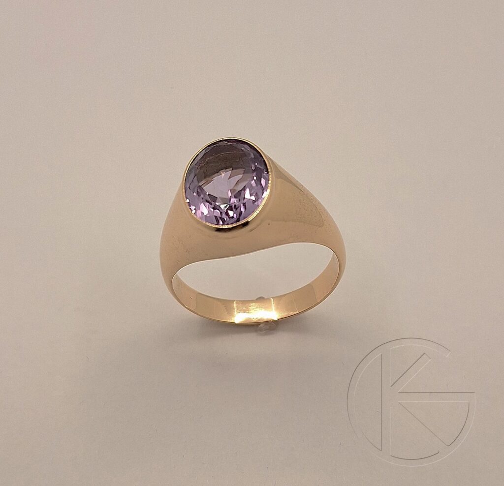 Kullast meeste klotser ametüstiga