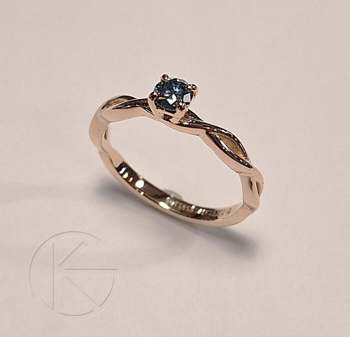 Kullast sõrmus teemantiga 0,23ct lab crown
